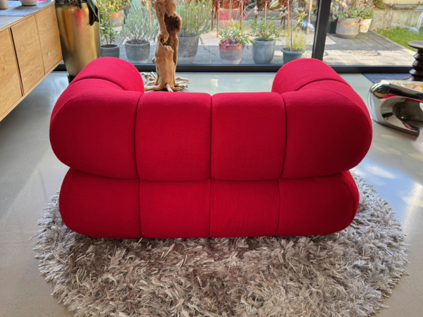 Kleines rotes Sofa